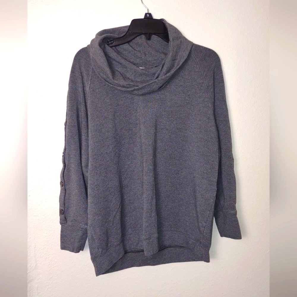 Cabi Gray Cowl Neck Long Button Sleeves Women's Sweater Size Medium Style 3871